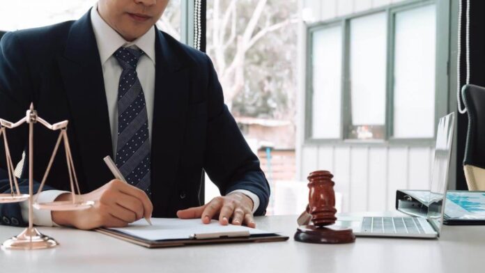 8 Facts To Consider When Hiring A Lawyer In UAE
