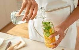 wellhealthorganic.com:how-detox-water-works-in-reducing-weight