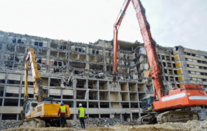 Demolition Services: How to Safely Tear Down Structures for New Builds