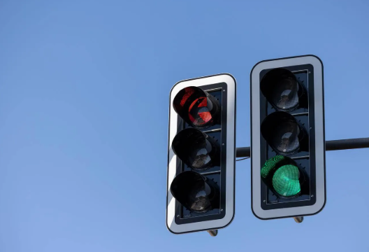 600MM Dual 8 Traffic Light: Improving Intersection Safety and Traffic Flow